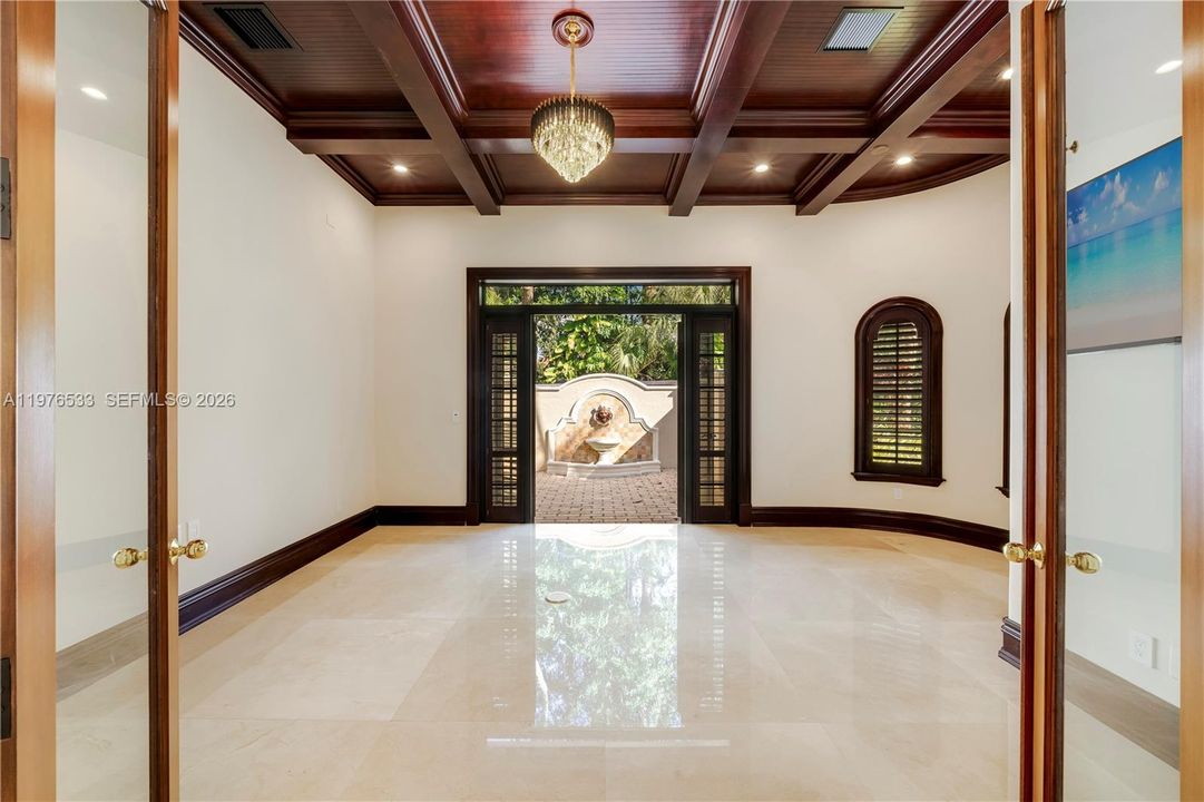 Large private study with its own terrace and separate entrance.