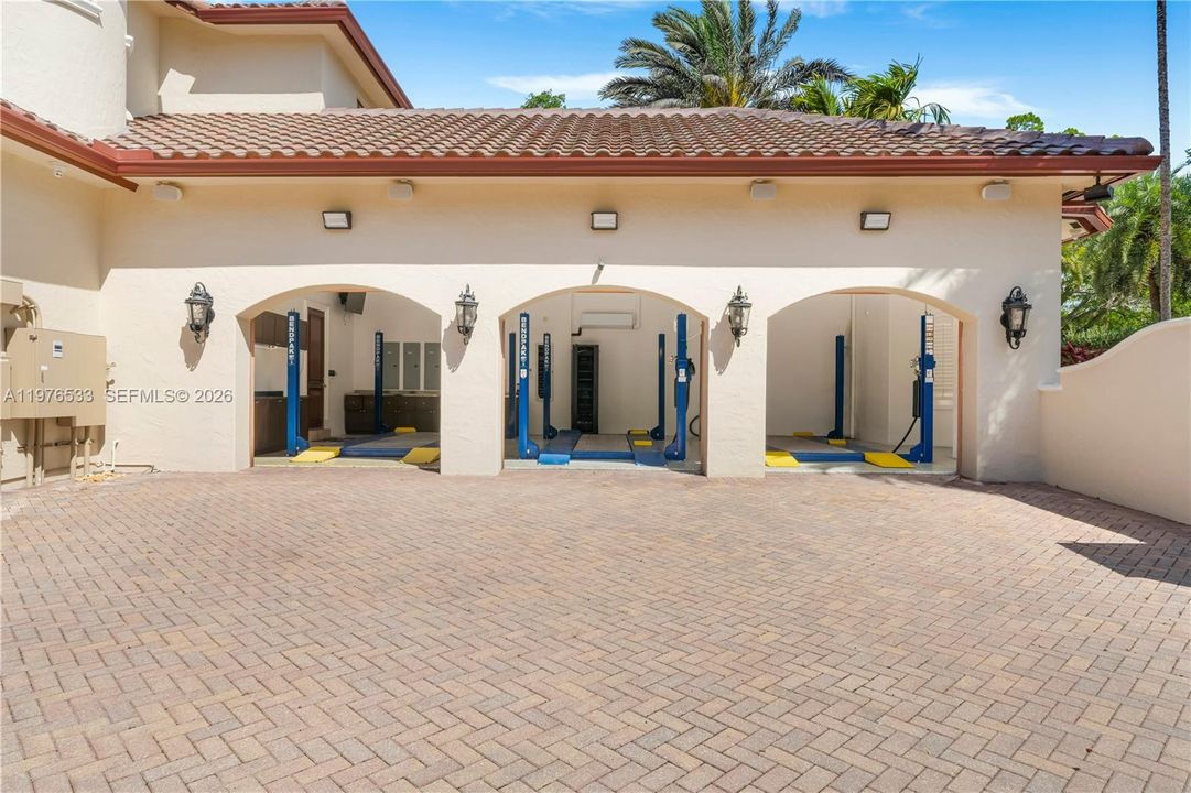 Premium collector's garage with lifts for up to 6 cars