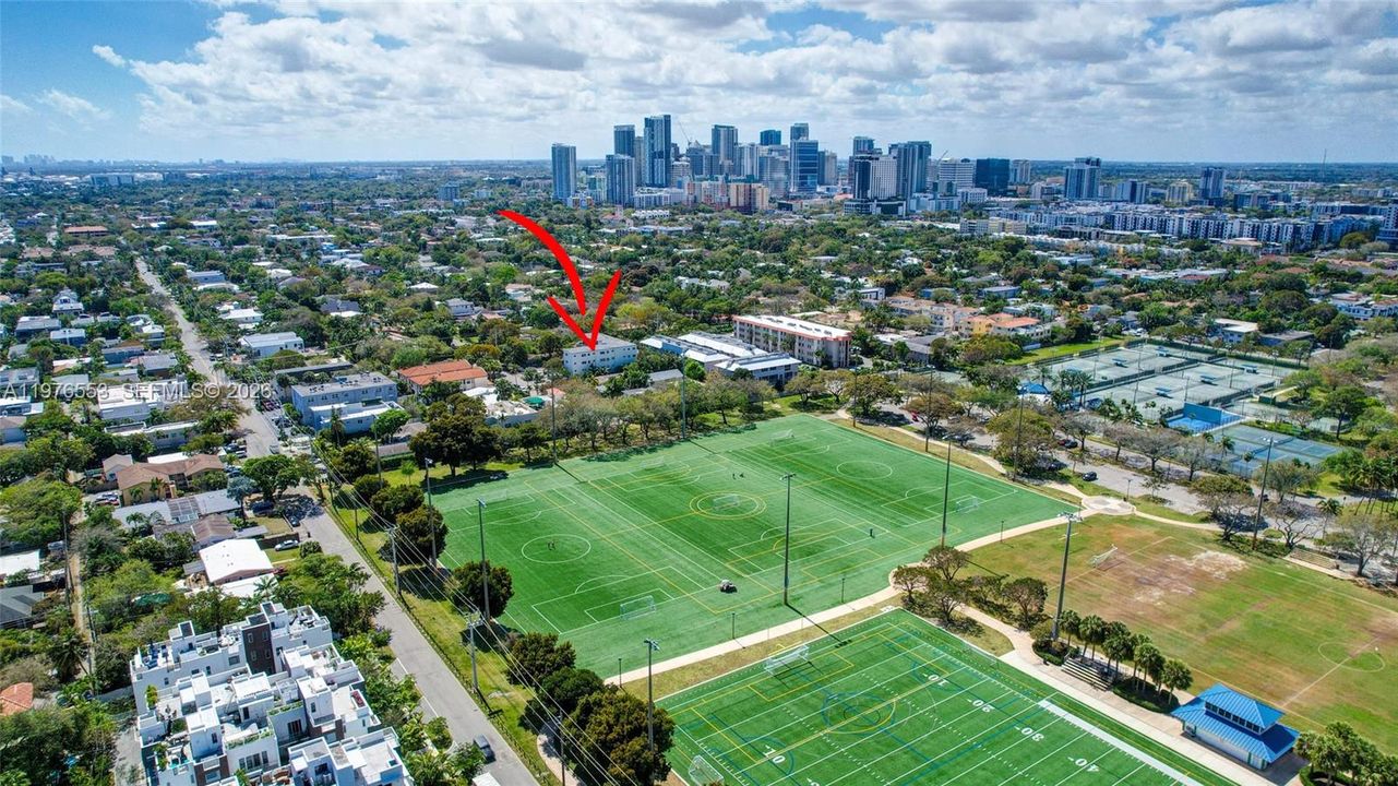 En Venta: $175,000 (2 camas, 2 baños, 830 Pies cuadrados)