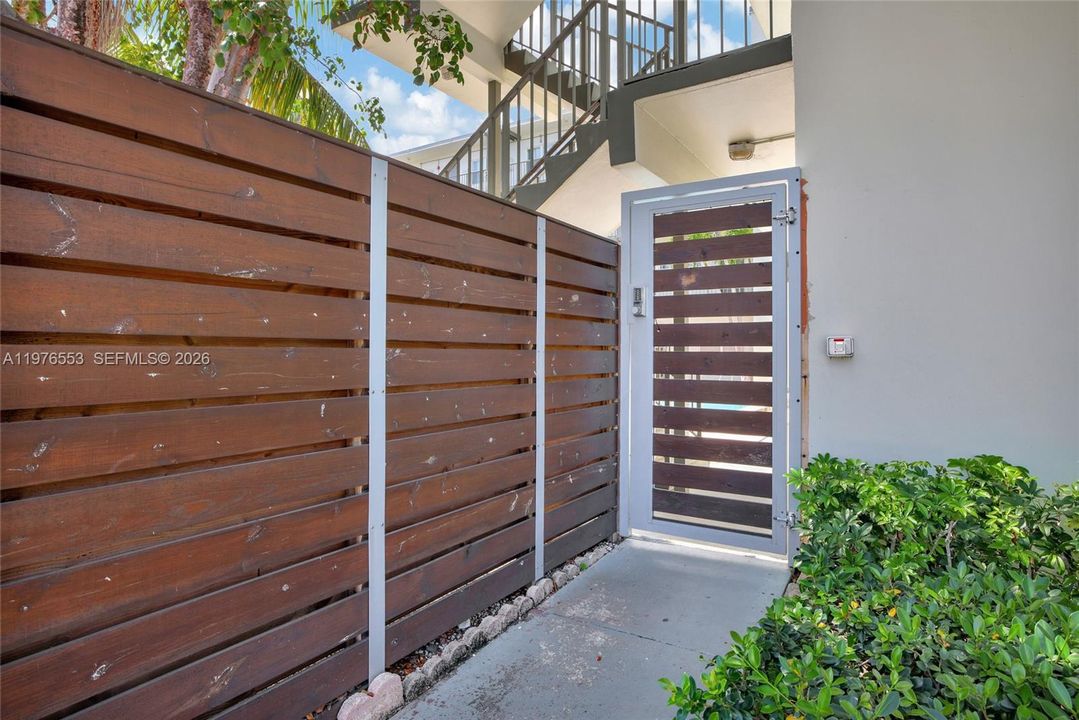 En Venta: $175,000 (2 camas, 2 baños, 830 Pies cuadrados)