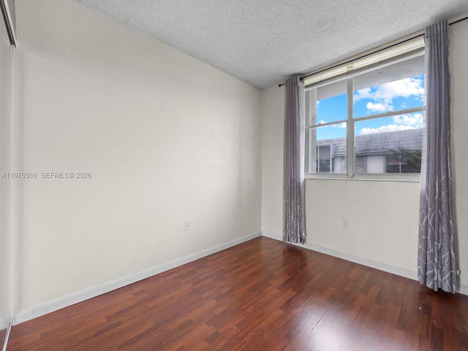 Active With Contract: $245,000 (3 beds, 2 baths, 1068 Square Feet)