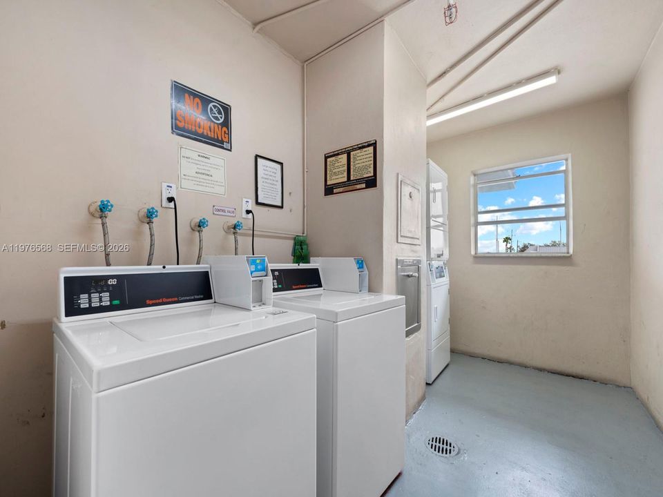 Active With Contract: $245,000 (3 beds, 2 baths, 1068 Square Feet)