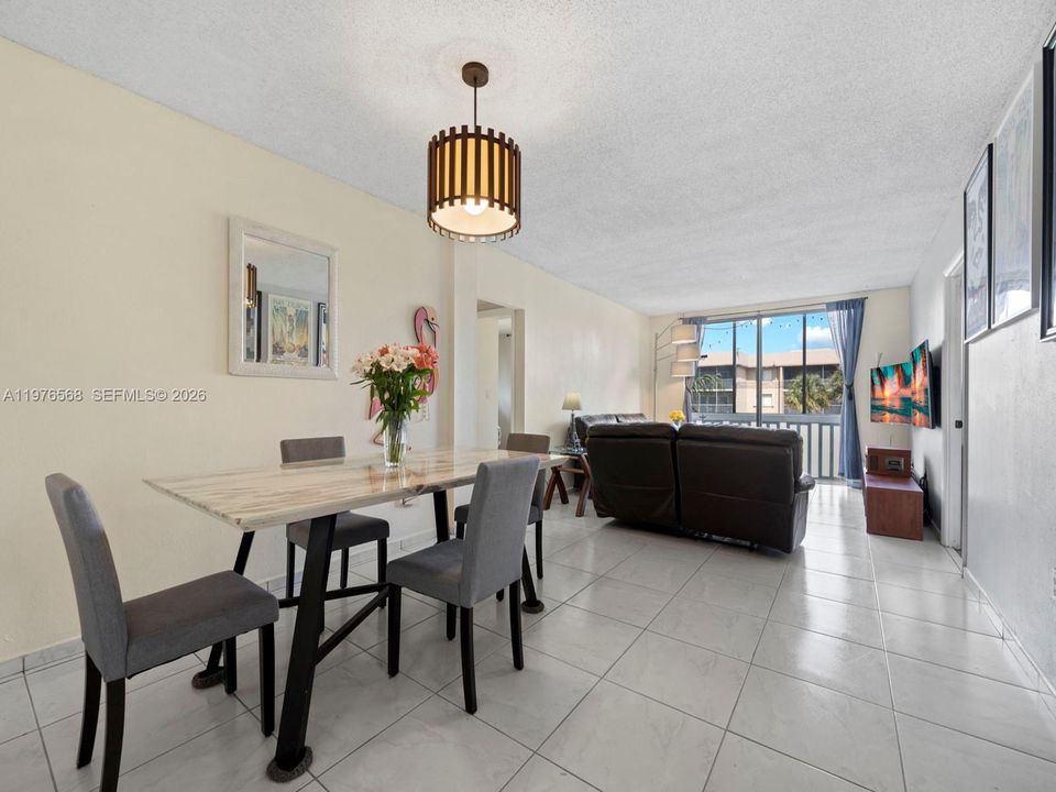 Active With Contract: $245,000 (3 beds, 2 baths, 1068 Square Feet)