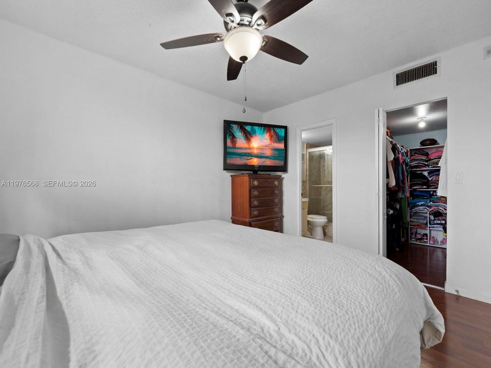 Active With Contract: $245,000 (3 beds, 2 baths, 1068 Square Feet)