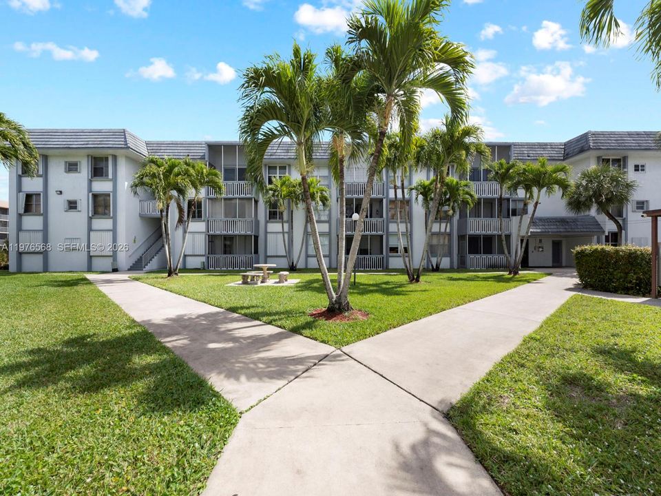 Active With Contract: $245,000 (3 beds, 2 baths, 1068 Square Feet)