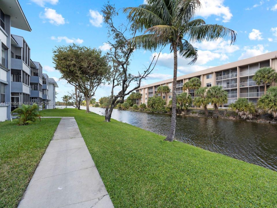 Active With Contract: $245,000 (3 beds, 2 baths, 1068 Square Feet)