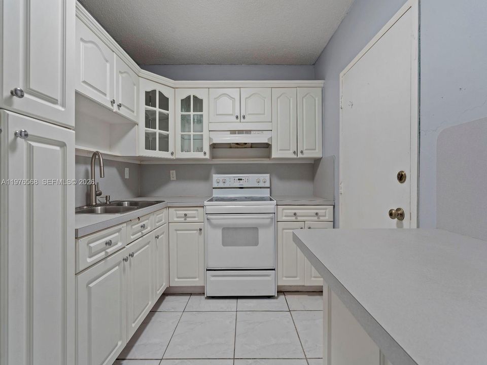 Active With Contract: $245,000 (3 beds, 2 baths, 1068 Square Feet)
