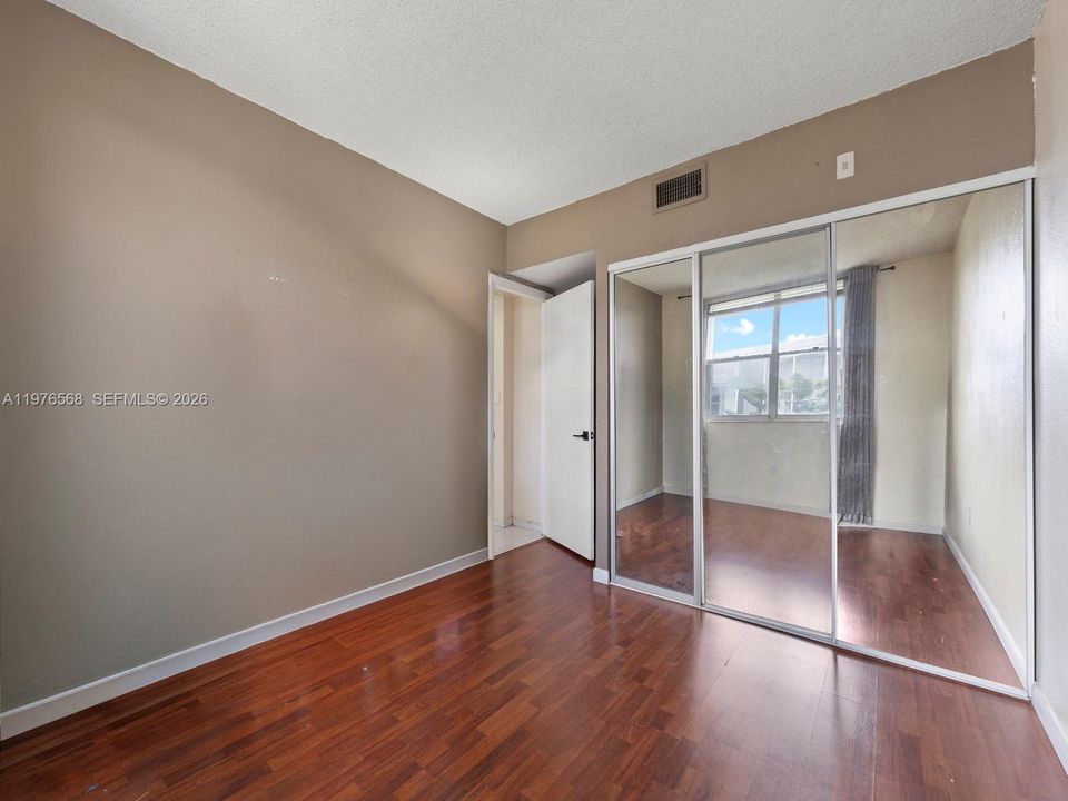 Active With Contract: $245,000 (3 beds, 2 baths, 1068 Square Feet)