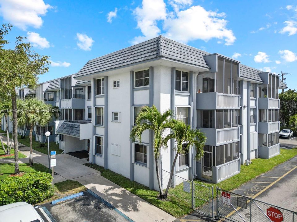 Active With Contract: $245,000 (3 beds, 2 baths, 1068 Square Feet)