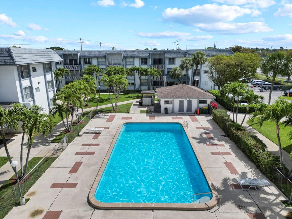 Active With Contract: $245,000 (3 beds, 2 baths, 1068 Square Feet)