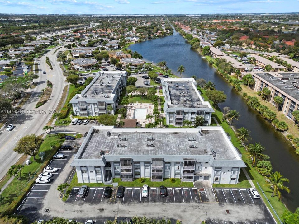 Active With Contract: $245,000 (3 beds, 2 baths, 1068 Square Feet)