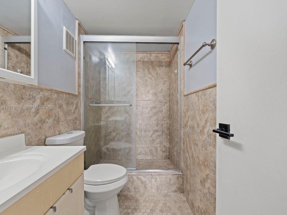 Active With Contract: $245,000 (3 beds, 2 baths, 1068 Square Feet)