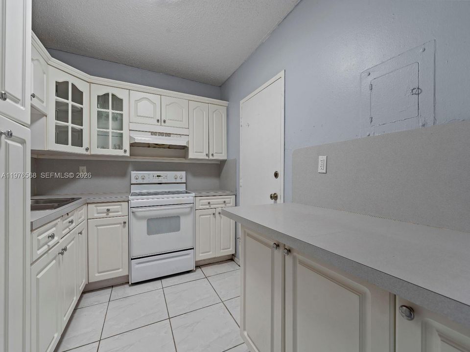 Active With Contract: $245,000 (3 beds, 2 baths, 1068 Square Feet)