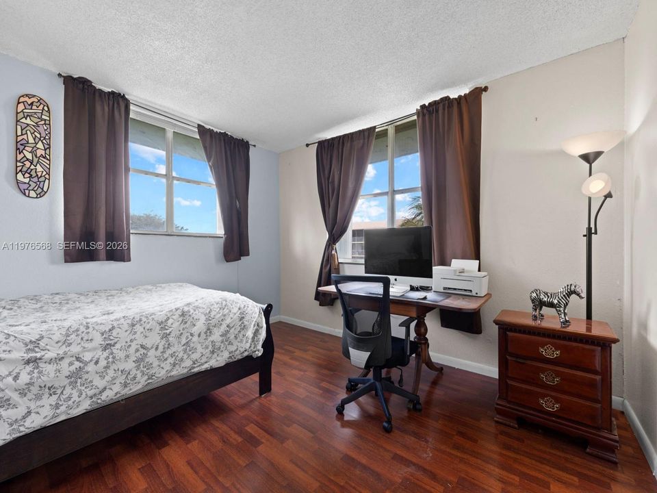 Active With Contract: $245,000 (3 beds, 2 baths, 1068 Square Feet)