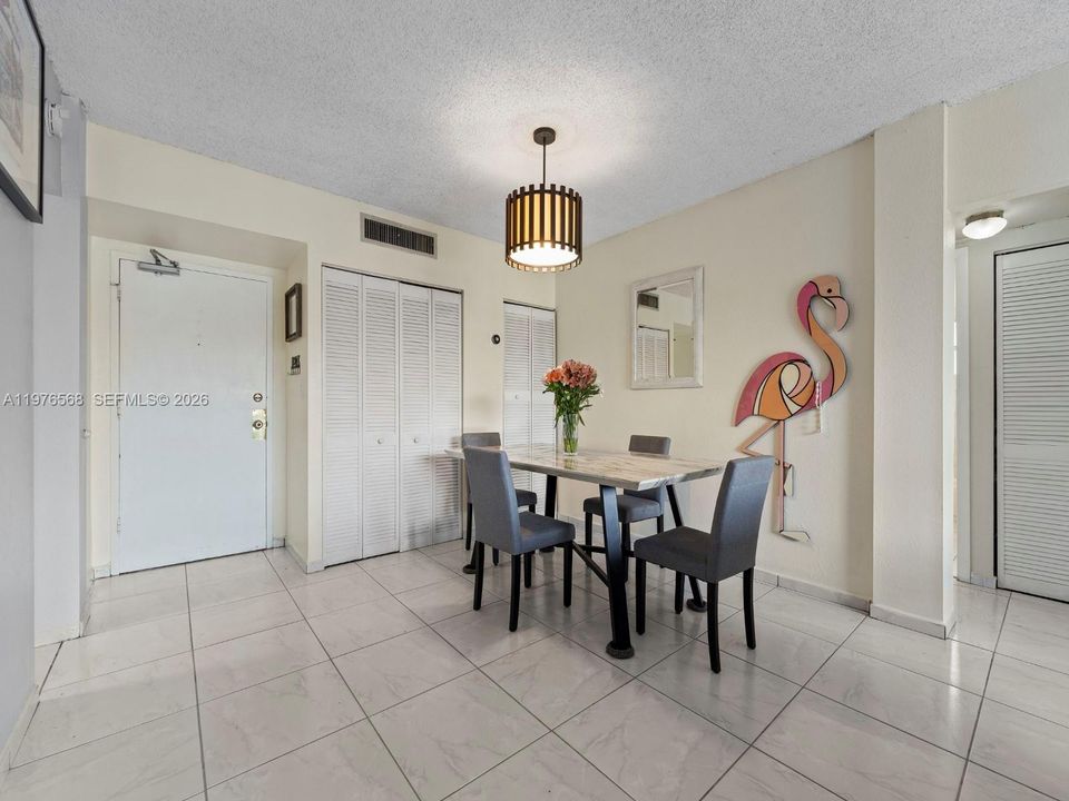 Active With Contract: $245,000 (3 beds, 2 baths, 1068 Square Feet)