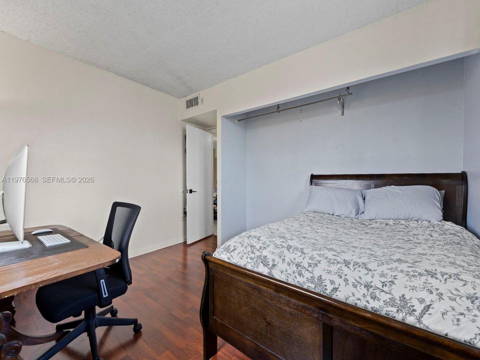 Active With Contract: $245,000 (3 beds, 2 baths, 1068 Square Feet)