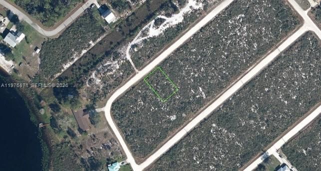 На продажу: $17,900 (0.23 acres)