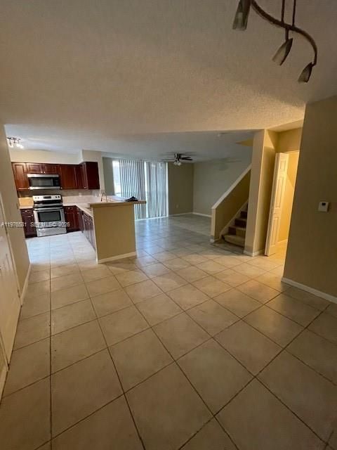 For Rent: $2,400 (3 beds, 2 baths, 1348 Square Feet)