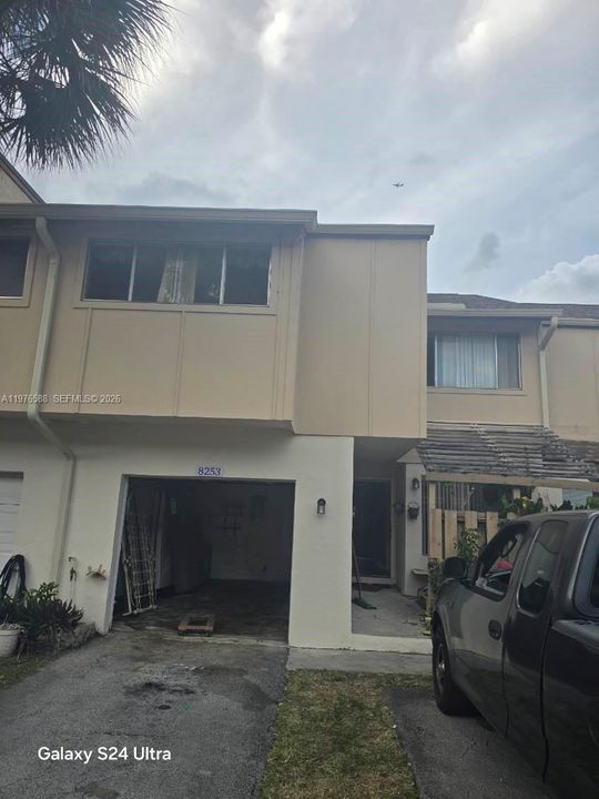 Activo con contrato: $100,000 (4 camas, 2 baños, 2020 Pies cuadrados)