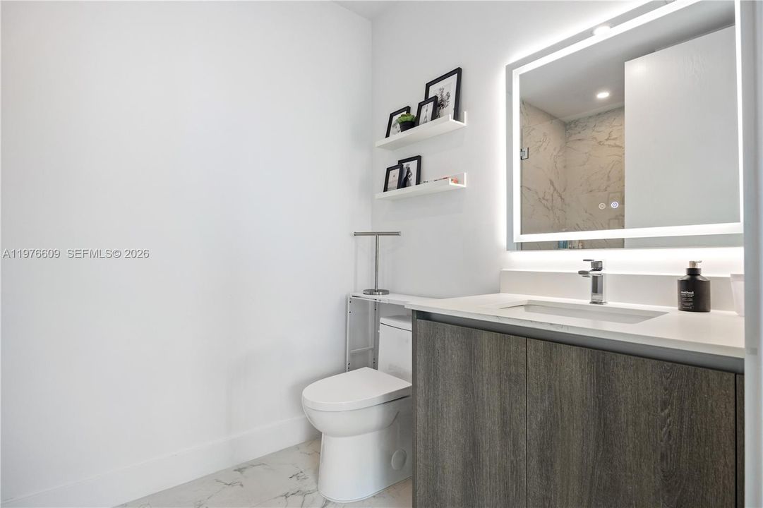For Sale: $1,620,000 (2 beds, 2 baths, 1384 Square Feet)