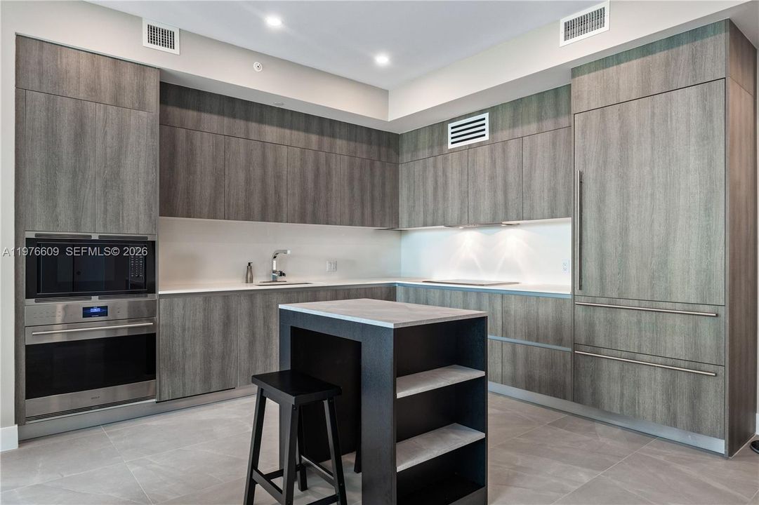 For Sale: $1,620,000 (2 beds, 2 baths, 1384 Square Feet)