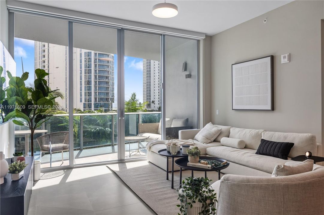 For Sale: $1,620,000 (2 beds, 2 baths, 1384 Square Feet)