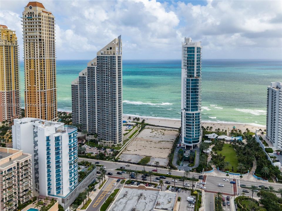 For Sale: $1,620,000 (2 beds, 2 baths, 1384 Square Feet)