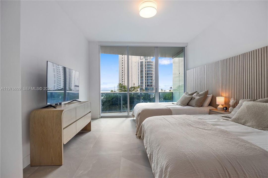 For Sale: $1,620,000 (2 beds, 2 baths, 1384 Square Feet)
