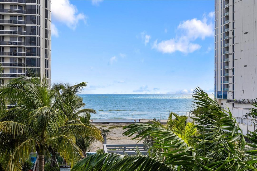 For Sale: $1,620,000 (2 beds, 2 baths, 1384 Square Feet)