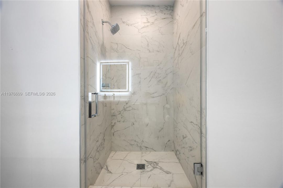 For Sale: $1,620,000 (2 beds, 2 baths, 1384 Square Feet)