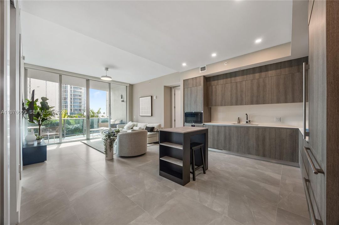 For Sale: $1,620,000 (2 beds, 2 baths, 1384 Square Feet)