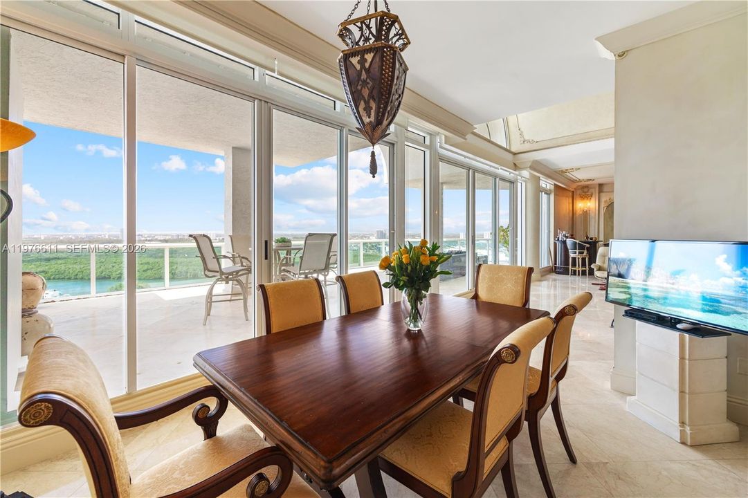 En Venta: $2,590,000 (3 camas, 3 baños, 3289 Pies cuadrados)