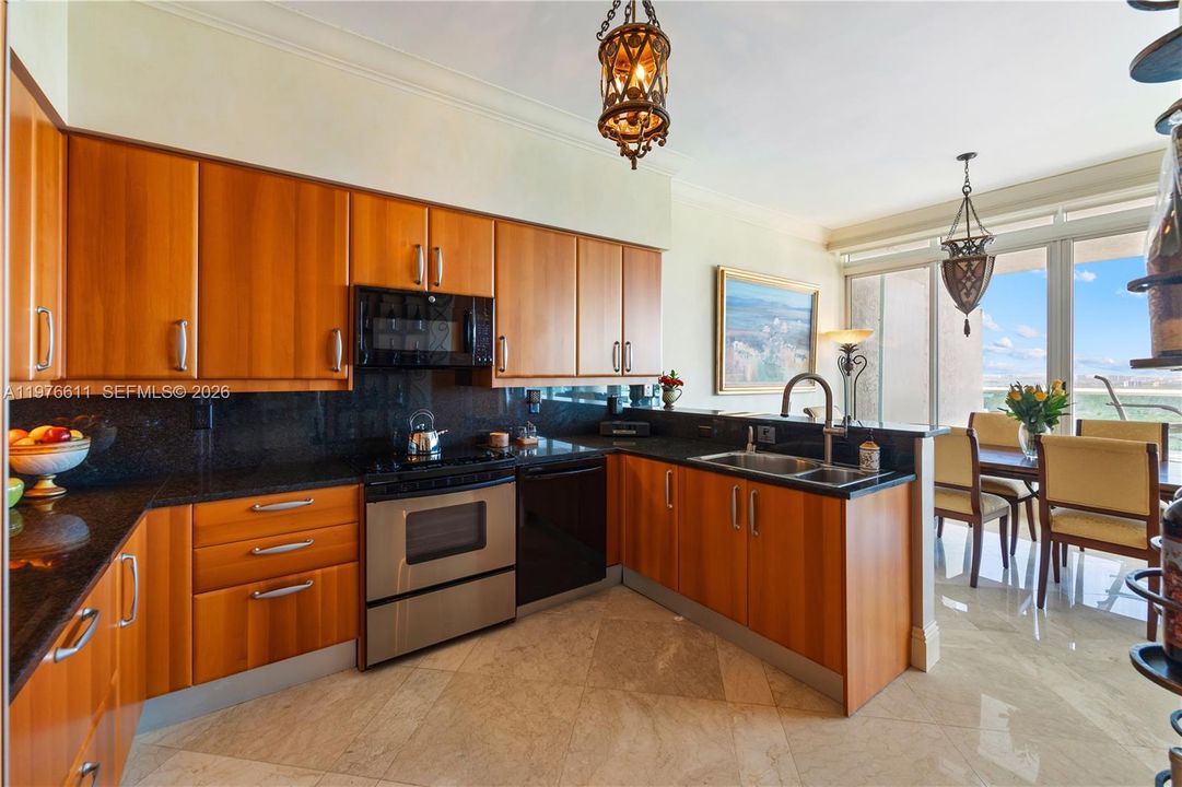 En Venta: $2,590,000 (3 camas, 3 baños, 3289 Pies cuadrados)