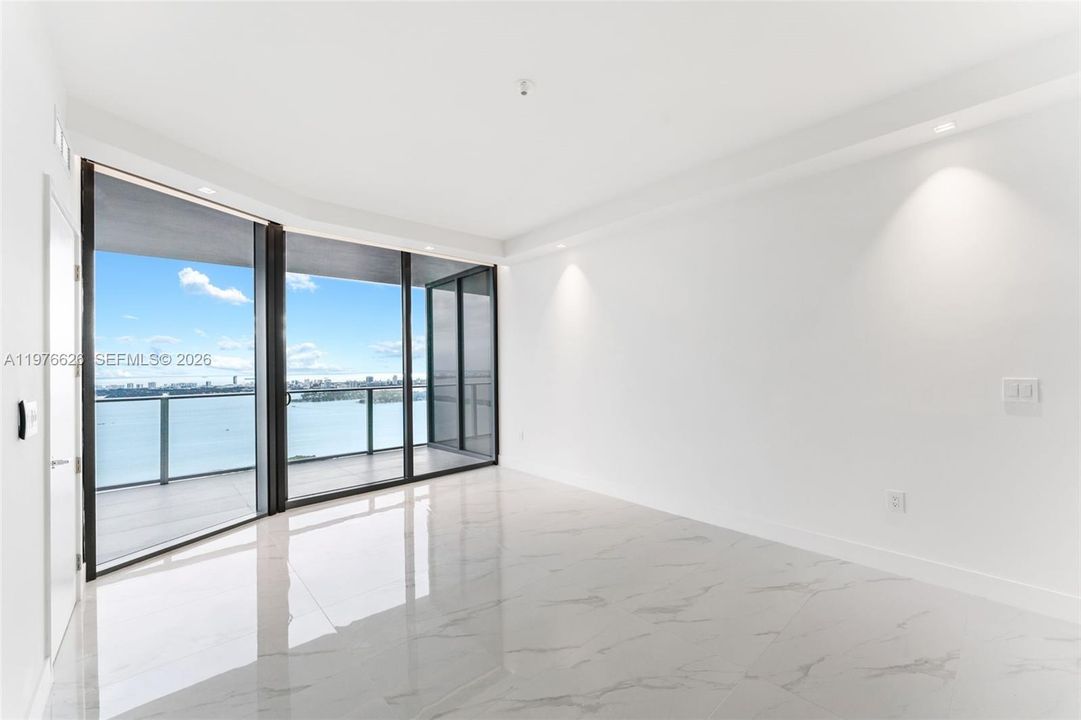 Activo con contrato: $18,500 (5 camas, 5 baños, 0 Pies cuadrados)