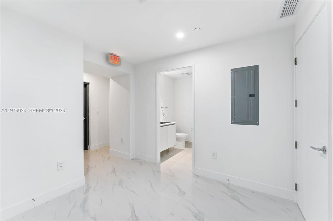 Activo con contrato: $18,500 (5 camas, 5 baños, 0 Pies cuadrados)
