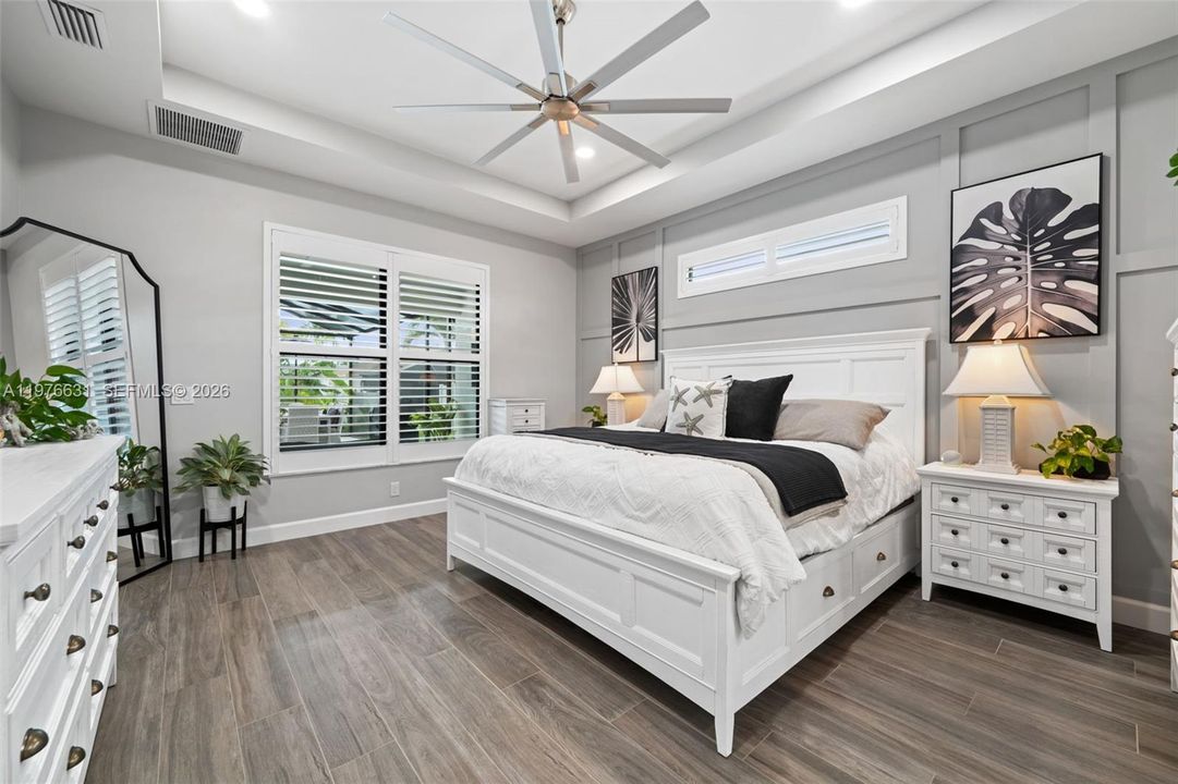 Tray ceiling in primary bedroom