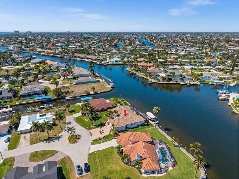 Wide intersecting canal views