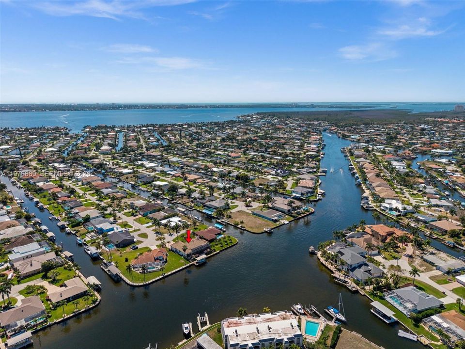 Extra Wide Bimini Canal with only minutes to River