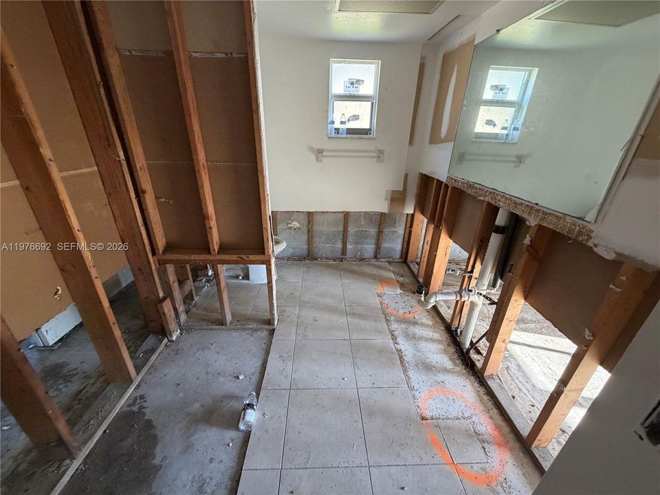 На продажу: $399,999 (0.23 acres)