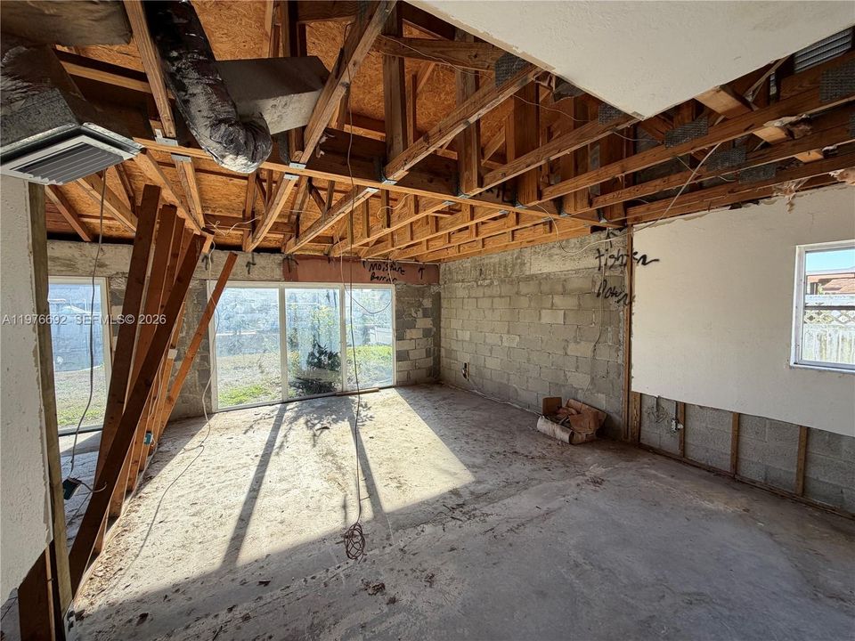 На продажу: $399,999 (0.23 acres)