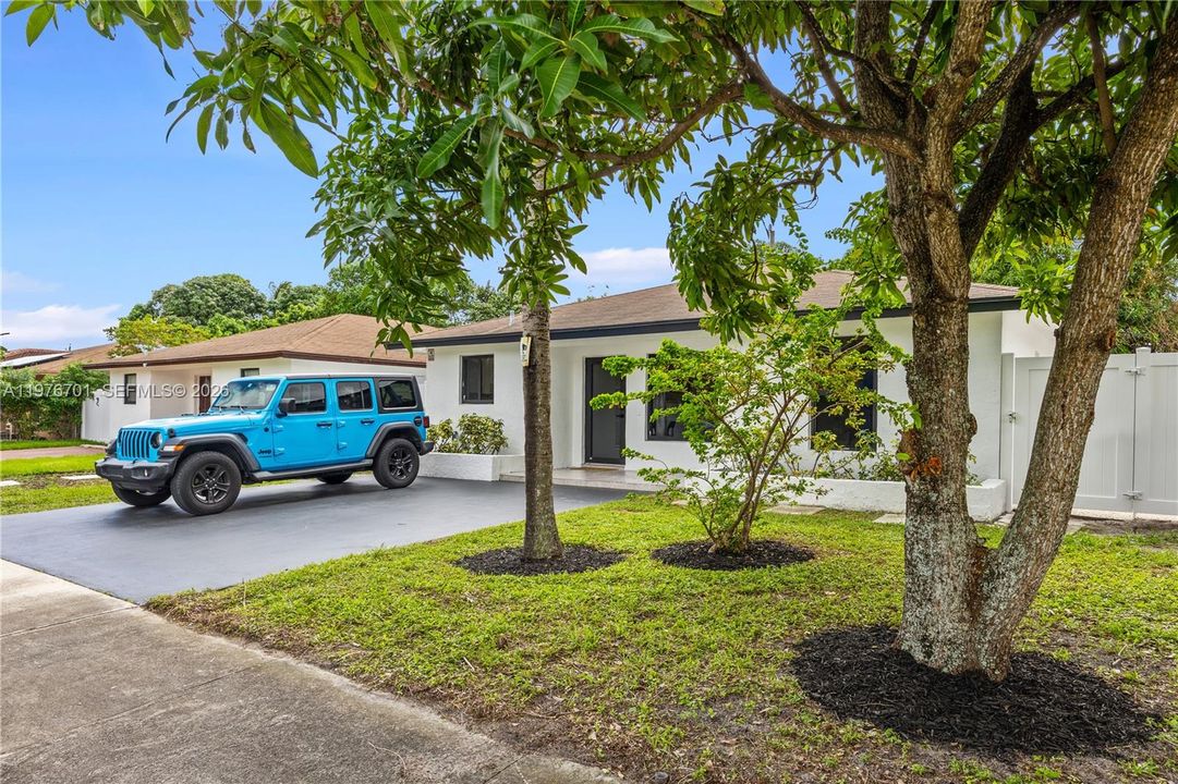 For Sale: $570,000 (4 beds, 2 baths, 1448 Square Feet)