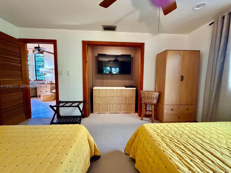 For Rent: $6,880 (2 beds, 2 baths, 954 Square Feet)