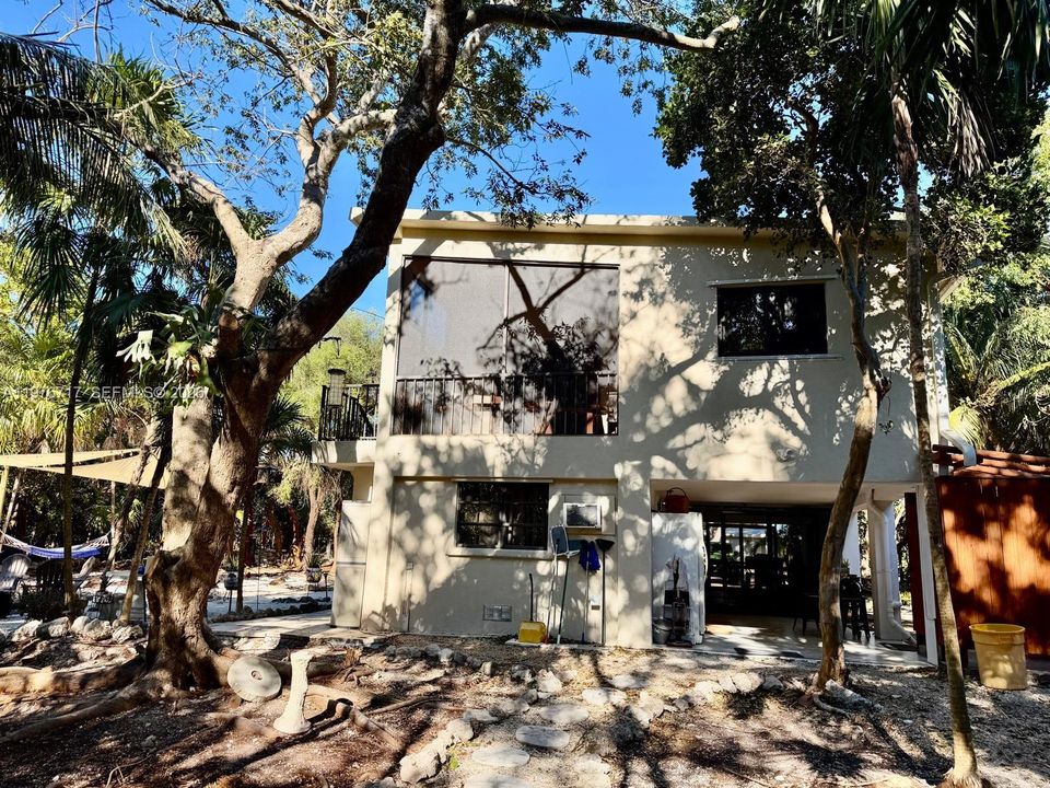 For Rent: $6,880 (2 beds, 2 baths, 954 Square Feet)