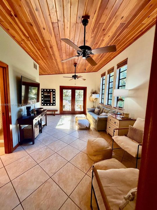 For Rent: $6,880 (2 beds, 2 baths, 954 Square Feet)