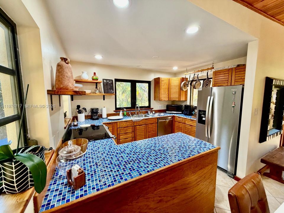 For Rent: $6,880 (2 beds, 2 baths, 954 Square Feet)
