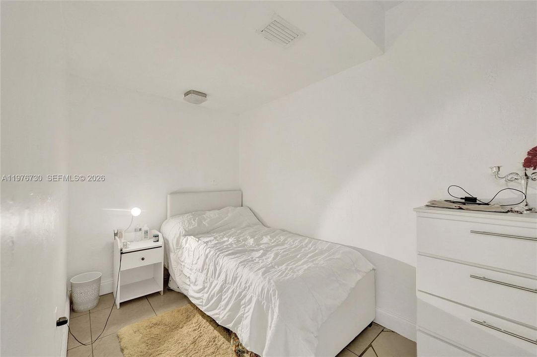 For Sale: $345,000 (2 beds, 2 baths, 1079 Square Feet)