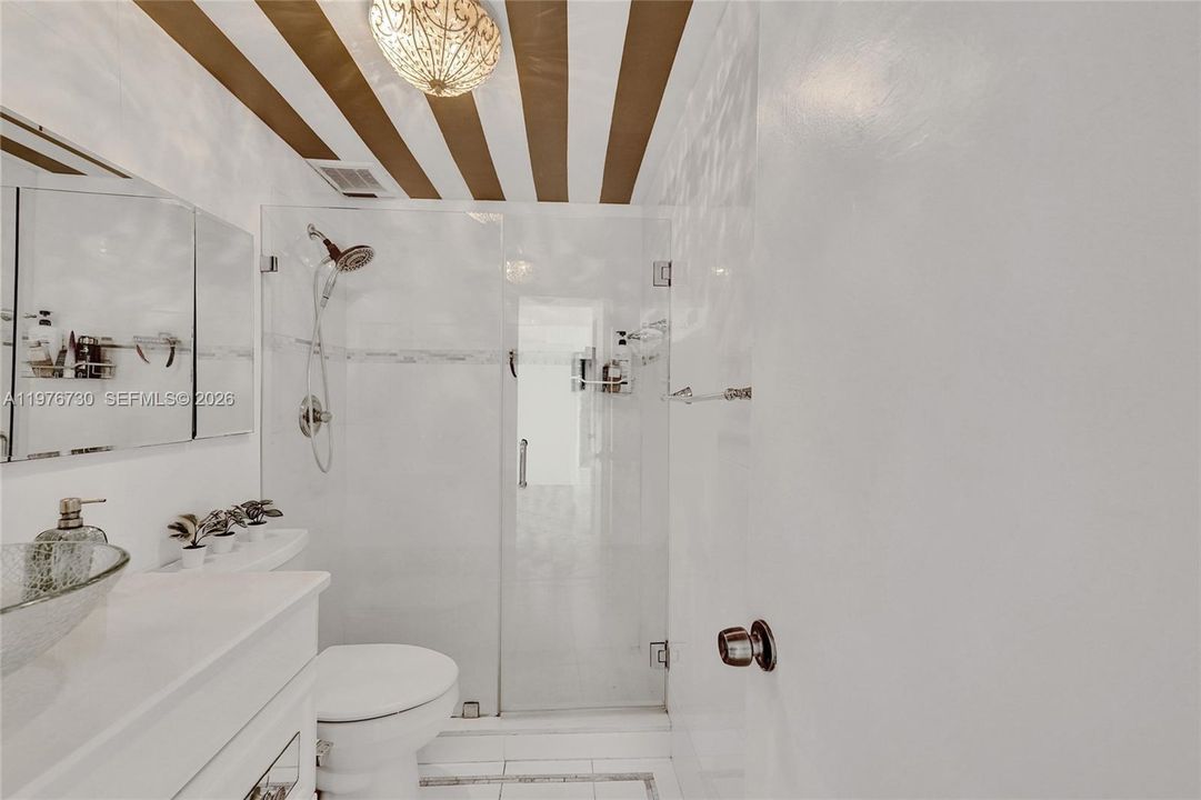 For Sale: $345,000 (2 beds, 2 baths, 1079 Square Feet)