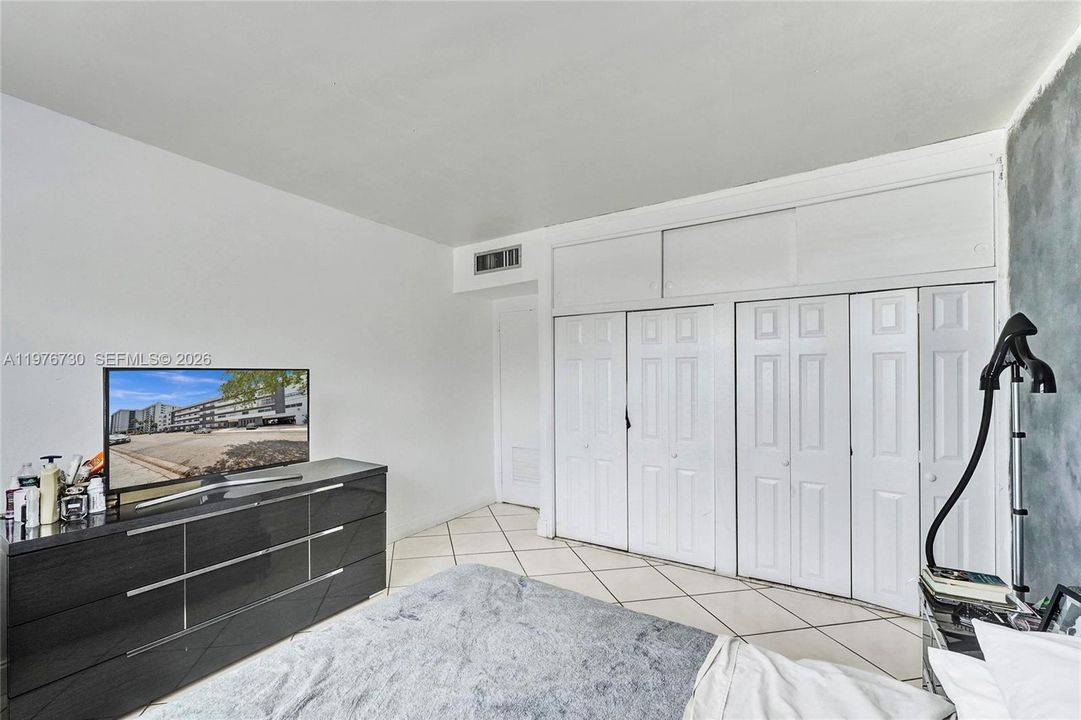 For Sale: $345,000 (2 beds, 2 baths, 1079 Square Feet)