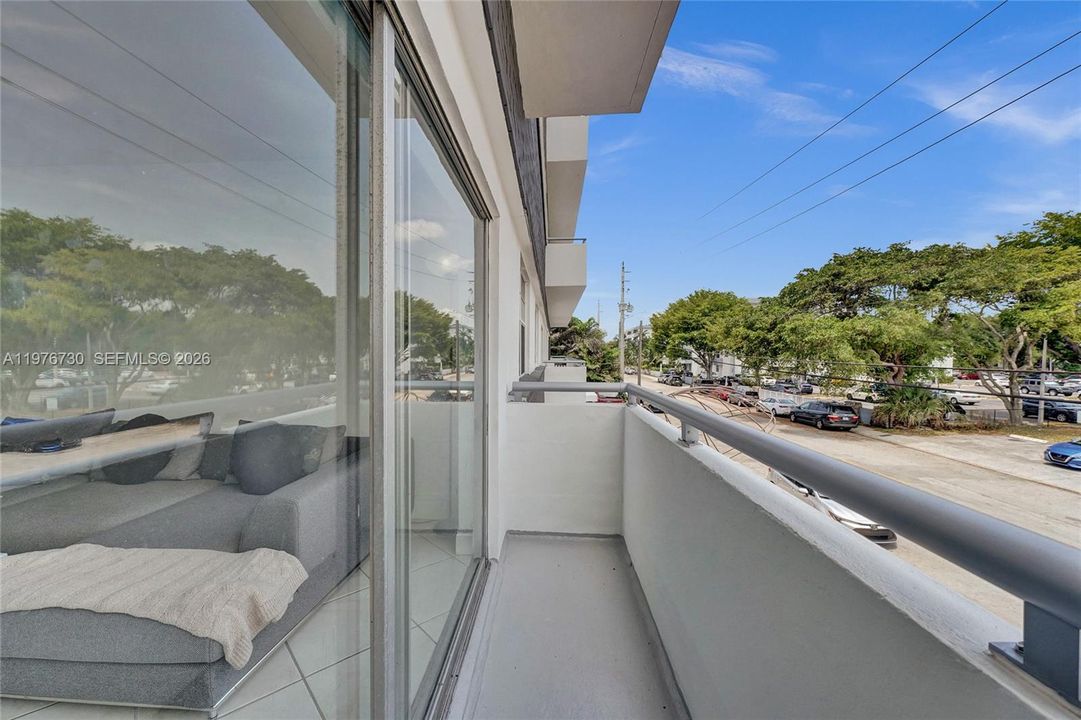 For Sale: $345,000 (2 beds, 2 baths, 1079 Square Feet)