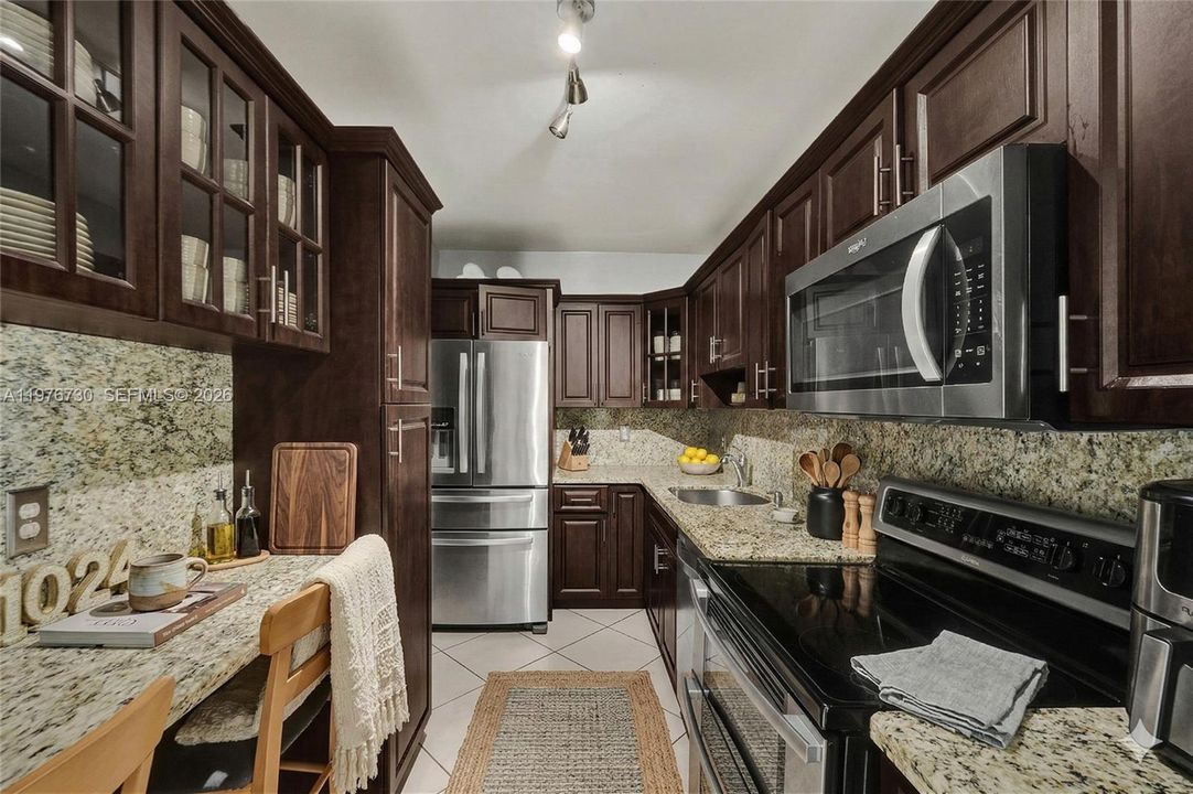 For Sale: $345,000 (2 beds, 2 baths, 1079 Square Feet)